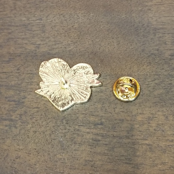 Don't be a D*ck heart enamel lapel pin - Picture 2 of 4